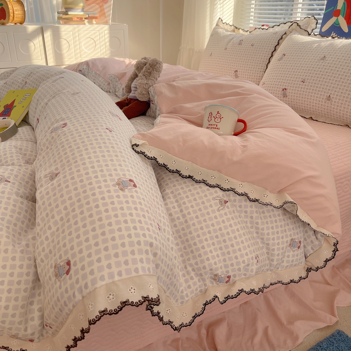 91家纺网 家纺一手货源 找家纺 （总）花漾家居 2026小红书推荐款小清新刺绣花边款床单床盖款四件套新款