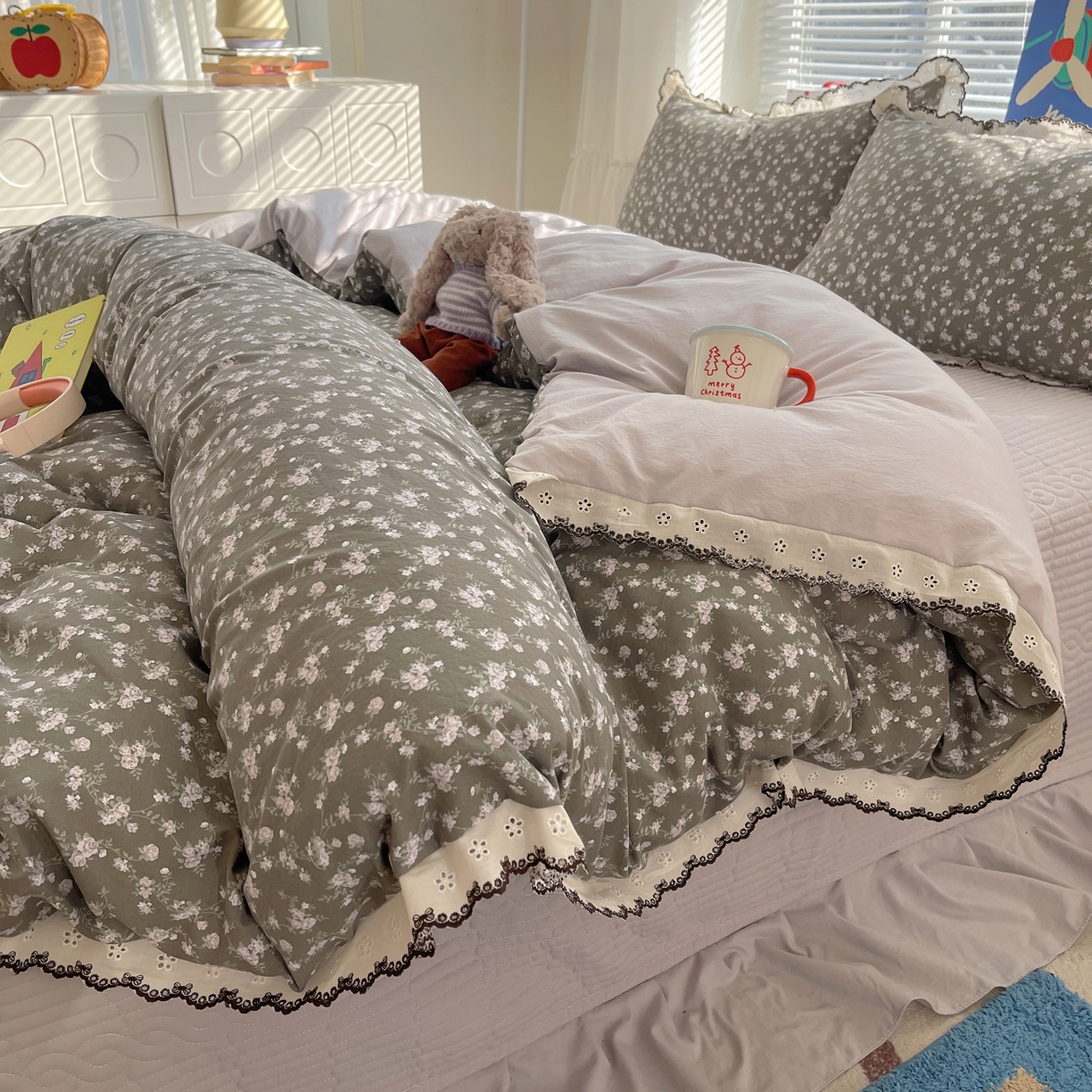 91家纺网 家纺一手货源 找家纺 （总）花漾家居 2026小红书推荐款小清新刺绣花边款床单床盖款四件套新款