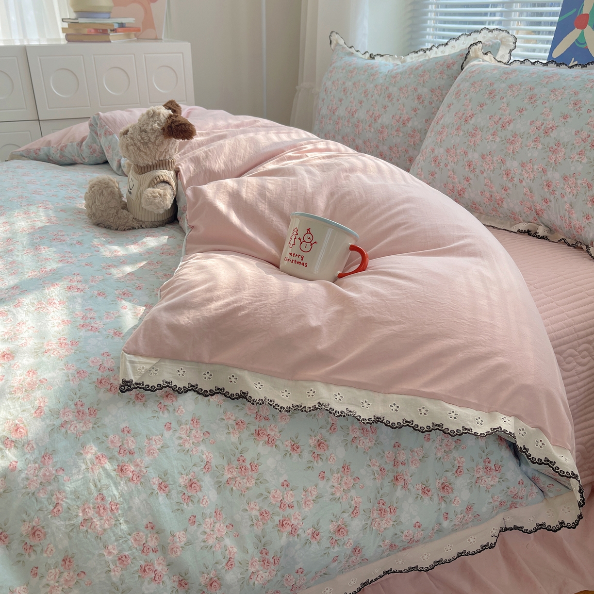 91家纺网 家纺一手货源 找家纺 花漾家居 2026小红书推荐款小清新刺绣花边款床单床盖款四件套新款 花仙子