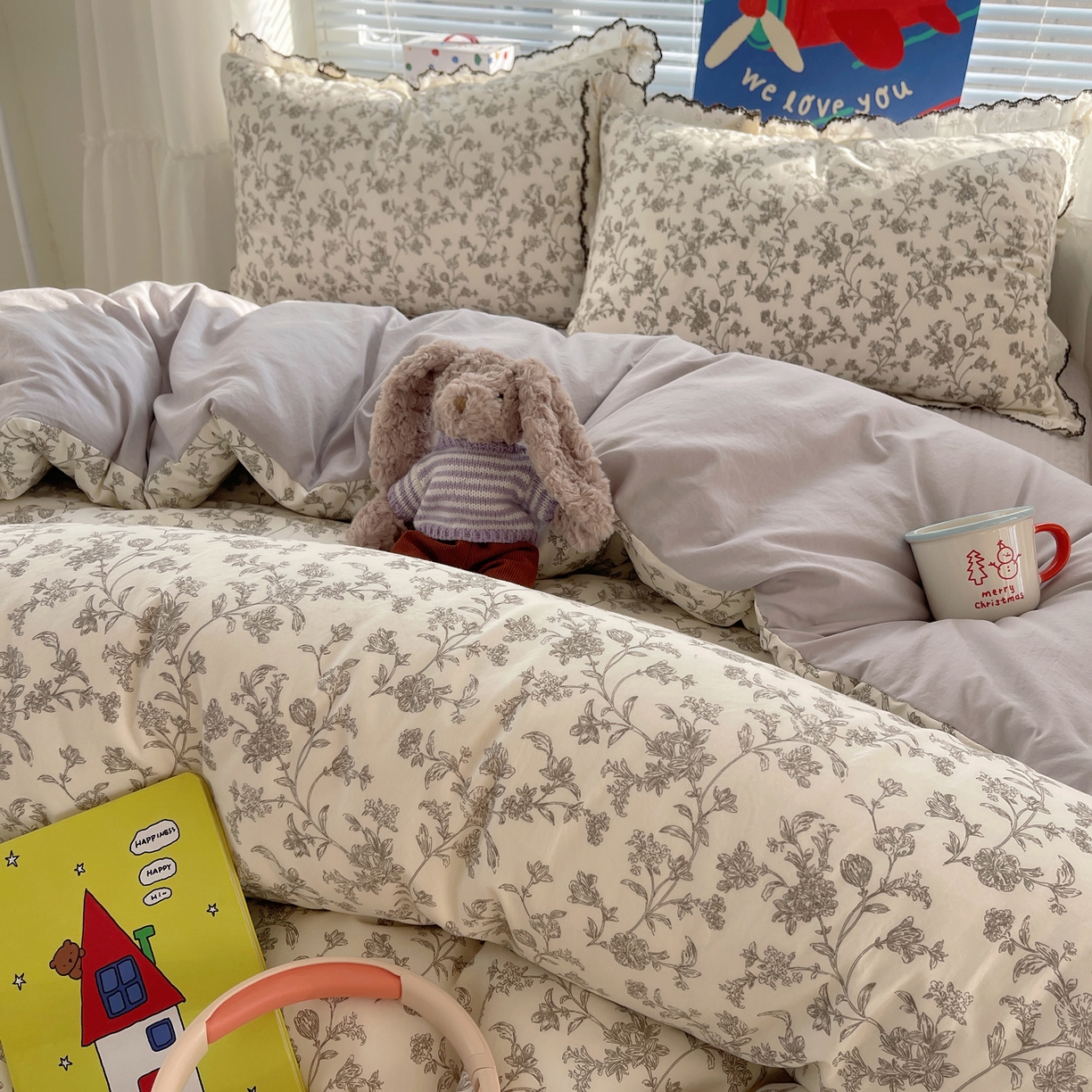 91家纺网 家纺一手货源 找家纺 花漾家居 2026小红书推荐款小清新刺绣花边款床单床盖款四件套新款 玖鸢