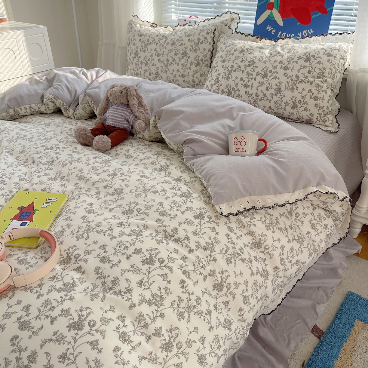 91家纺网 家纺一手货源 找家纺 花漾家居 2026小红书推荐款小清新刺绣花边款床单床盖款四件套新款 玖鸢