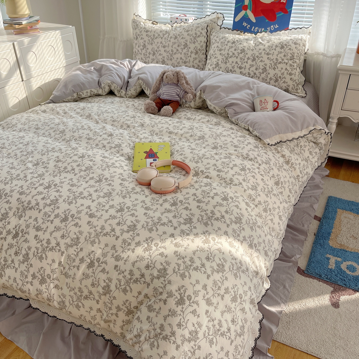 91家纺网 家纺一手货源 找家纺 花漾家居 2026小红书推荐款小清新刺绣花边款床单床盖款四件套新款 玖鸢