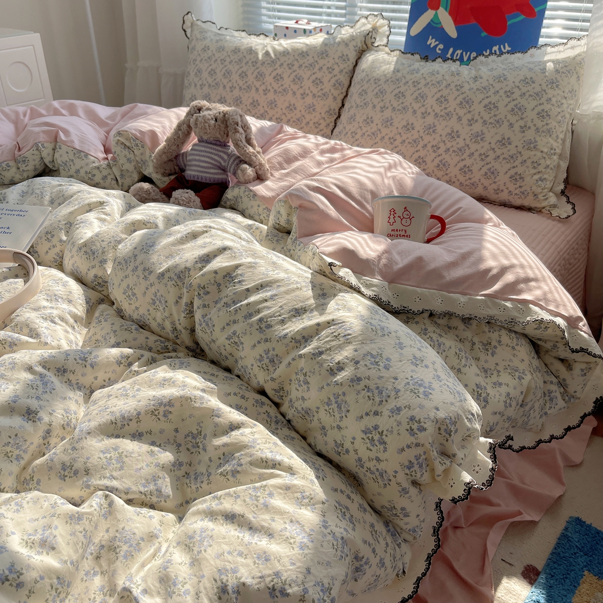 91家纺网 家纺一手货源 找家纺 花漾家居 2026小红书推荐款小清新刺绣花边款床单床盖款四件套新款 满天星