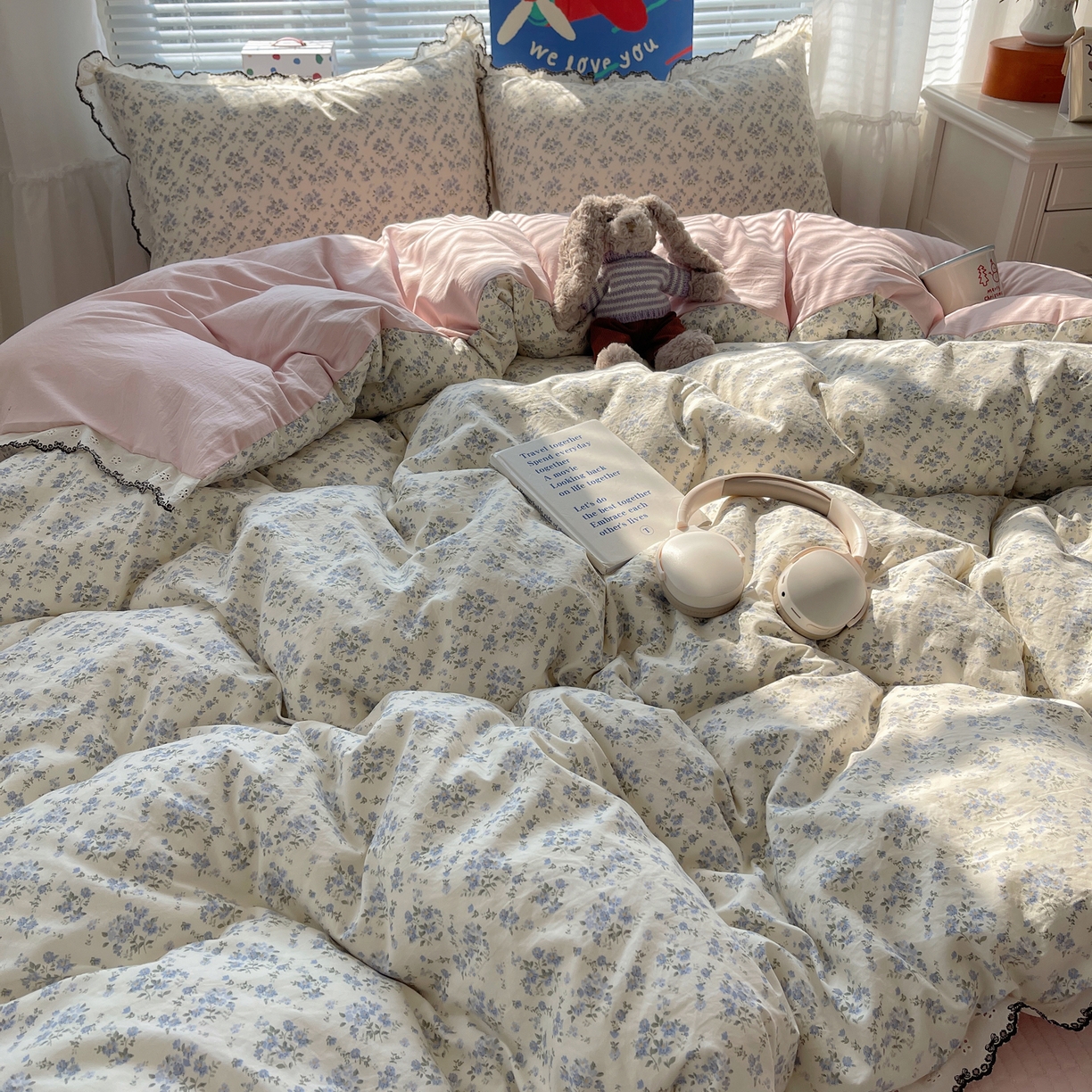 91家纺网 家纺一手货源 找家纺 花漾家居 2026小红书推荐款小清新刺绣花边款床单床盖款四件套新款 满天星