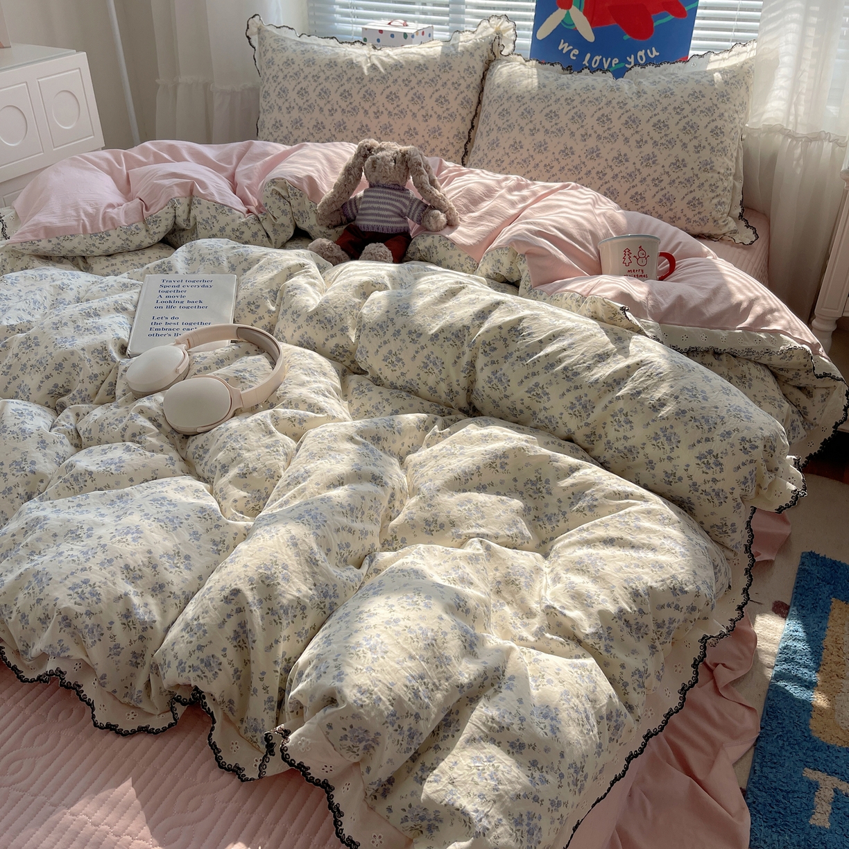 91家纺网 家纺一手货源 找家纺 花漾家居 2026小红书推荐款小清新刺绣花边款床单床盖款四件套新款 满天星