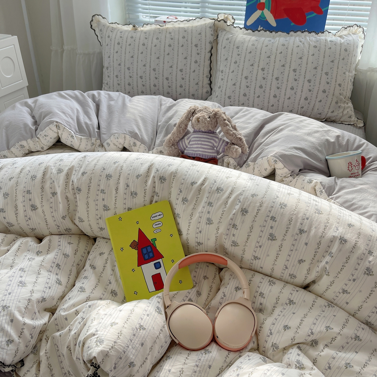 91家纺网 家纺一手货源 找家纺 花漾家居 2026小红书推荐款小清新刺绣花边款床单床盖款四件套新款 琴弦小花