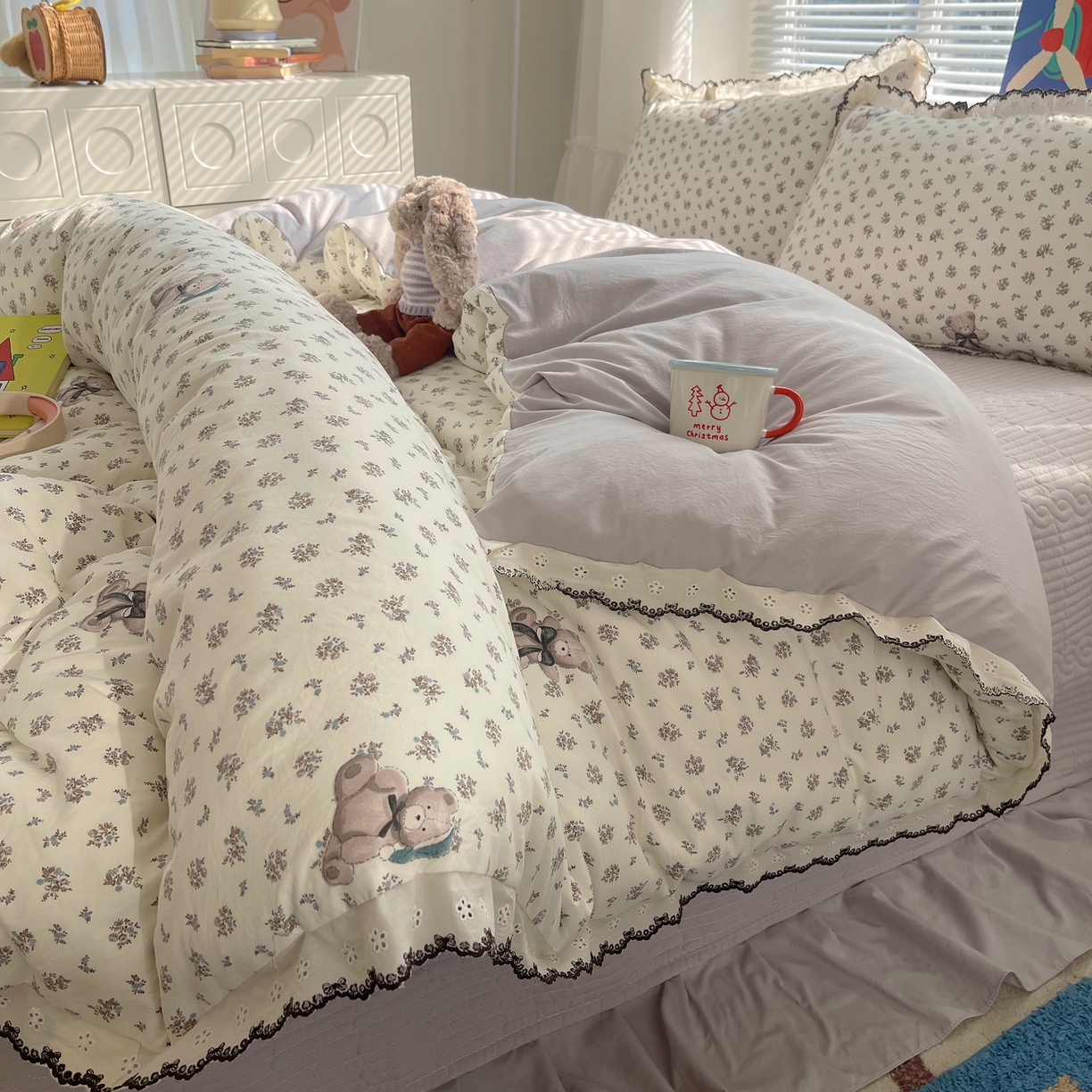 花漾家居 2026小红书推荐款小清新刺绣花边款床单床盖款四件套新款 碎花小熊