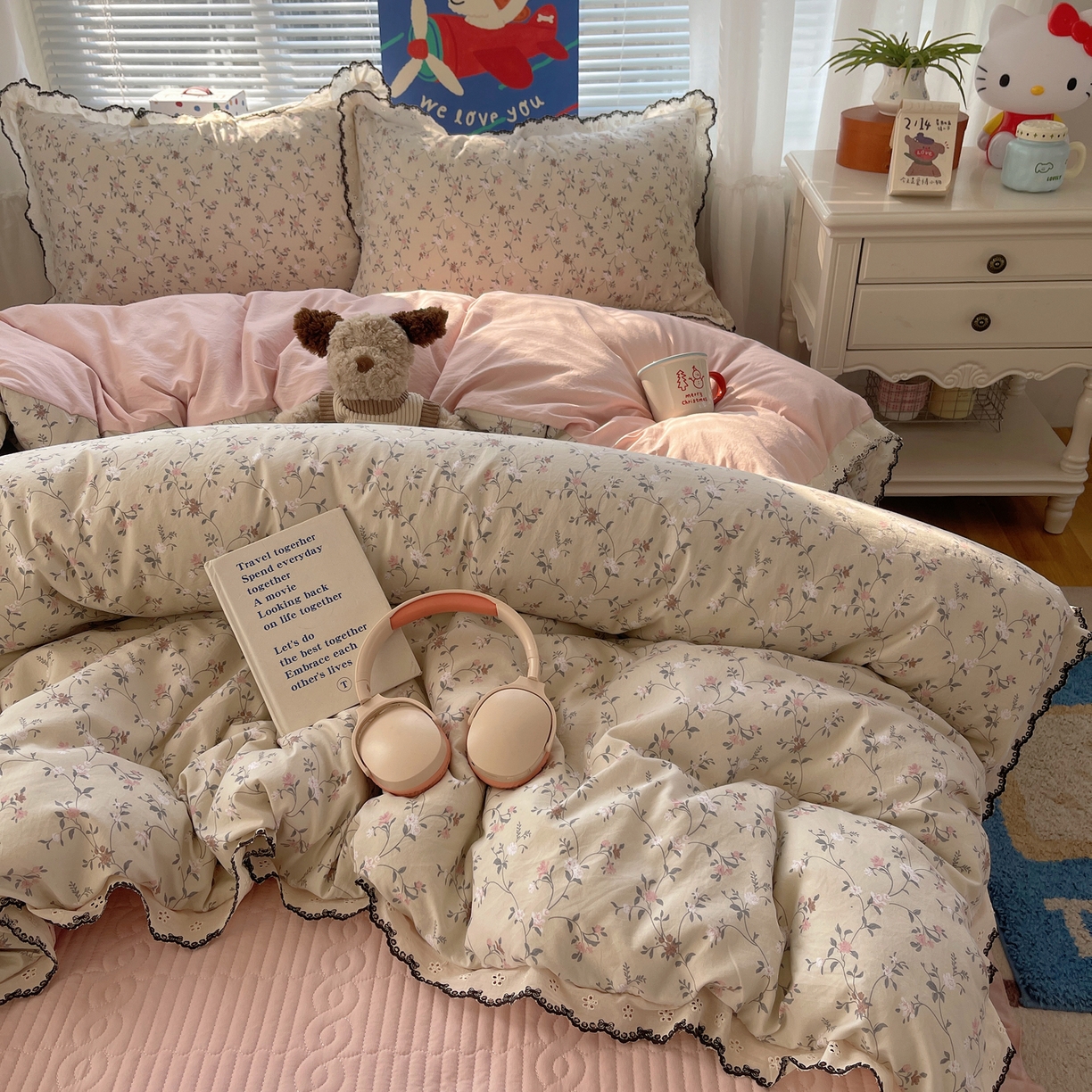 91家纺网 家纺一手货源 找家纺 花漾家居 2026小红书推荐款小清新刺绣花边款床单床盖款四件套新款 甜心花径