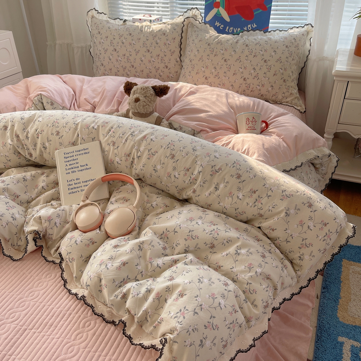 91家纺网 家纺一手货源 找家纺 花漾家居 2026小红书推荐款小清新刺绣花边款床单床盖款四件套新款 甜心花径