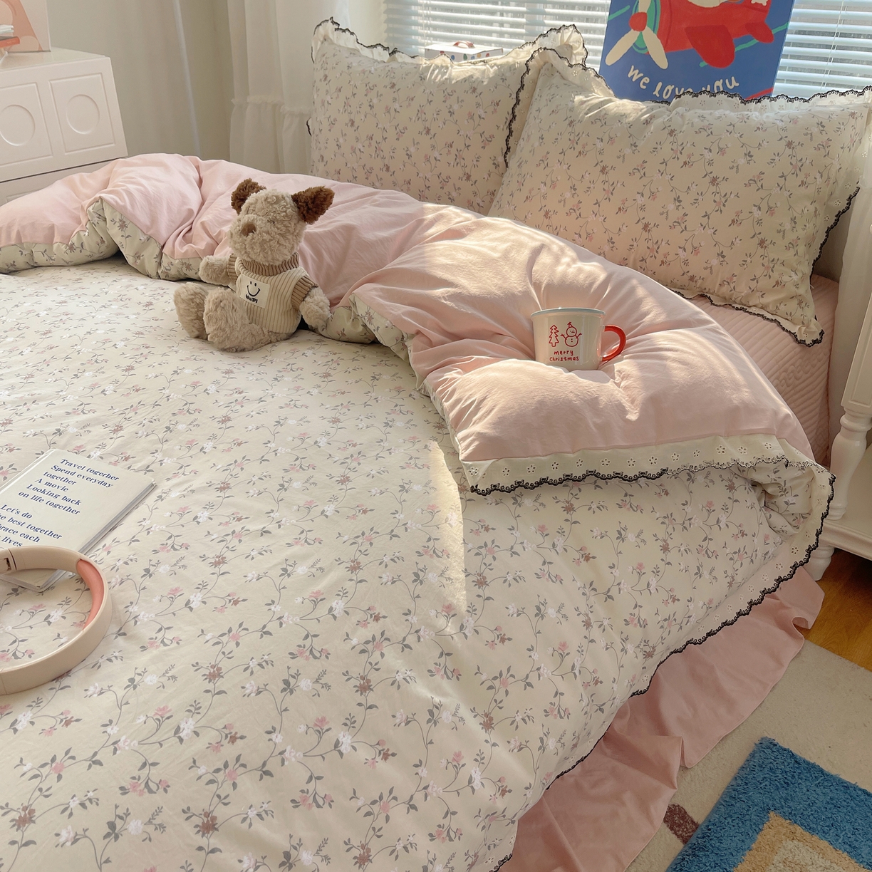 91家纺网 家纺一手货源 找家纺 花漾家居 2026小红书推荐款小清新刺绣花边款床单床盖款四件套新款 甜心花径