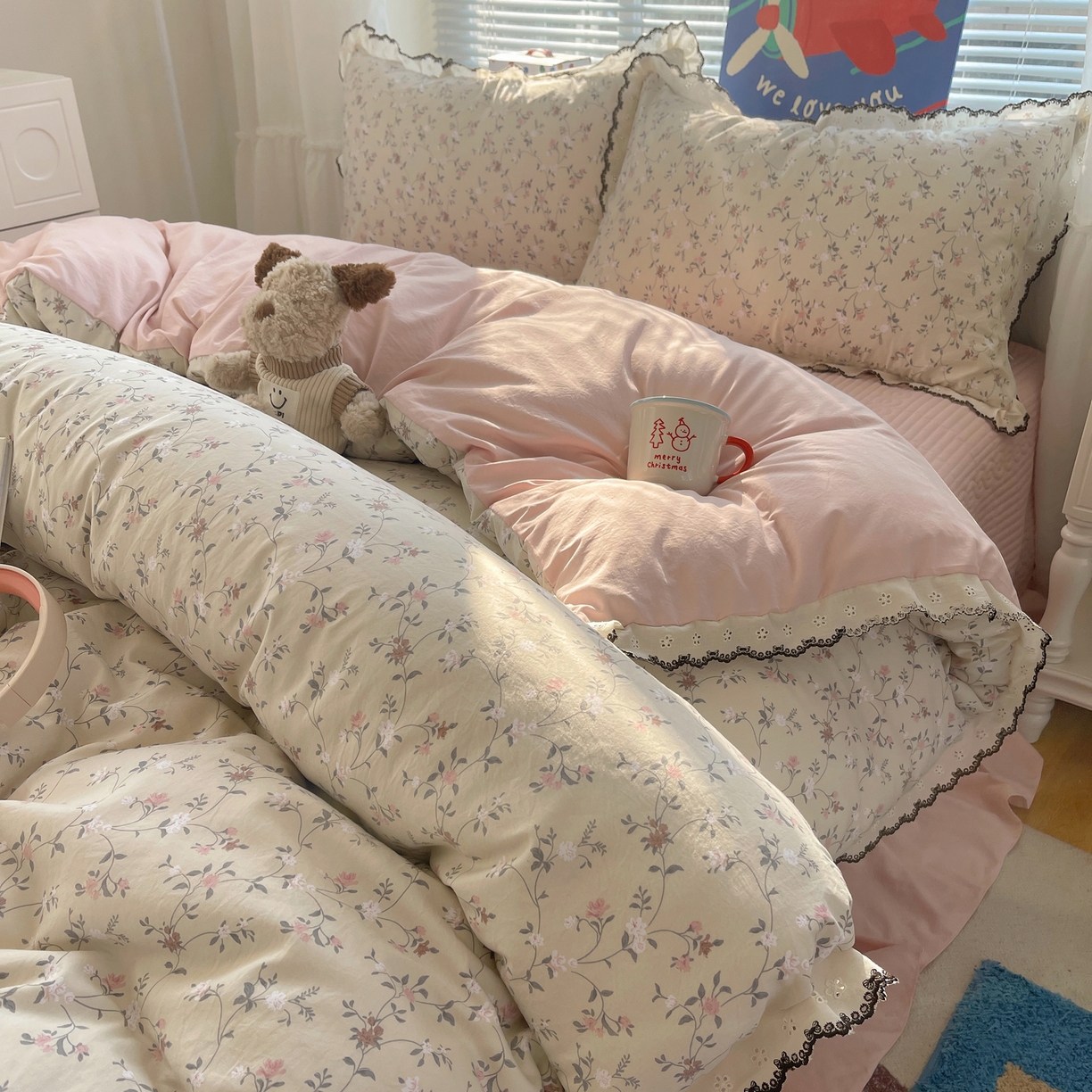 91家纺网 家纺一手货源 找家纺 花漾家居 2026小红书推荐款小清新刺绣花边款床单床盖款四件套新款 甜心花径