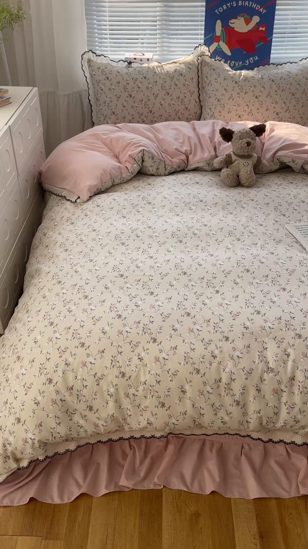 91家纺网 家纺一手货源 找家纺 花漾家居 2026小红书推荐款小清新刺绣花边款床单床盖款四件套新款 甜心花径