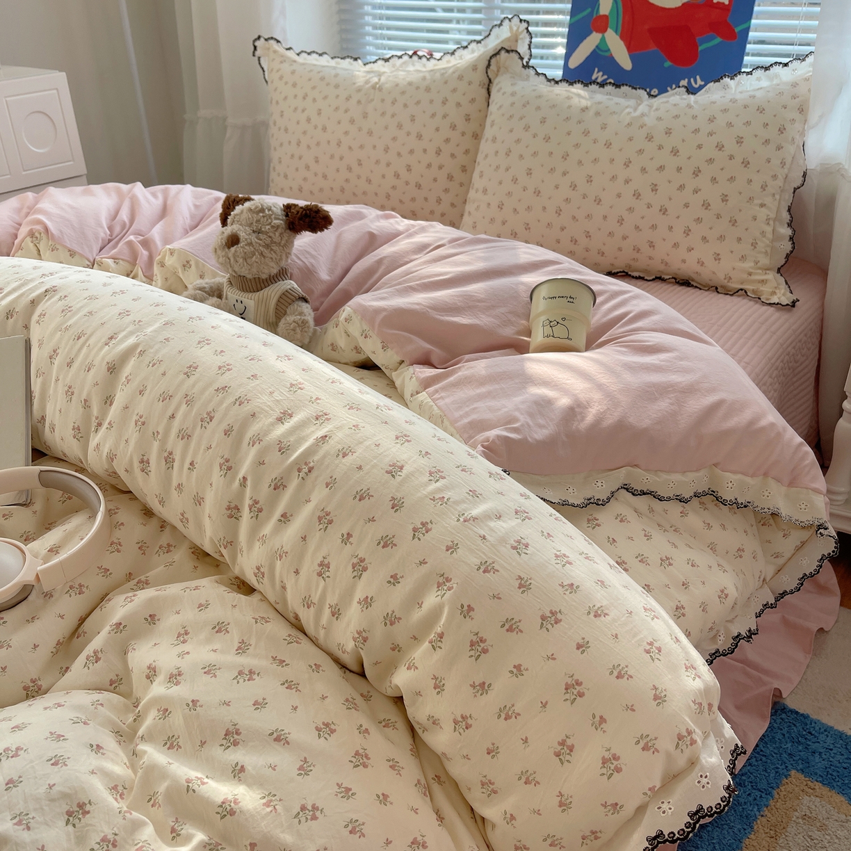 91家纺网 家纺一手货源 找家纺 花漾家居 2026小红书推荐款小清新刺绣花边款床单床盖款四件套新款 甜心小花