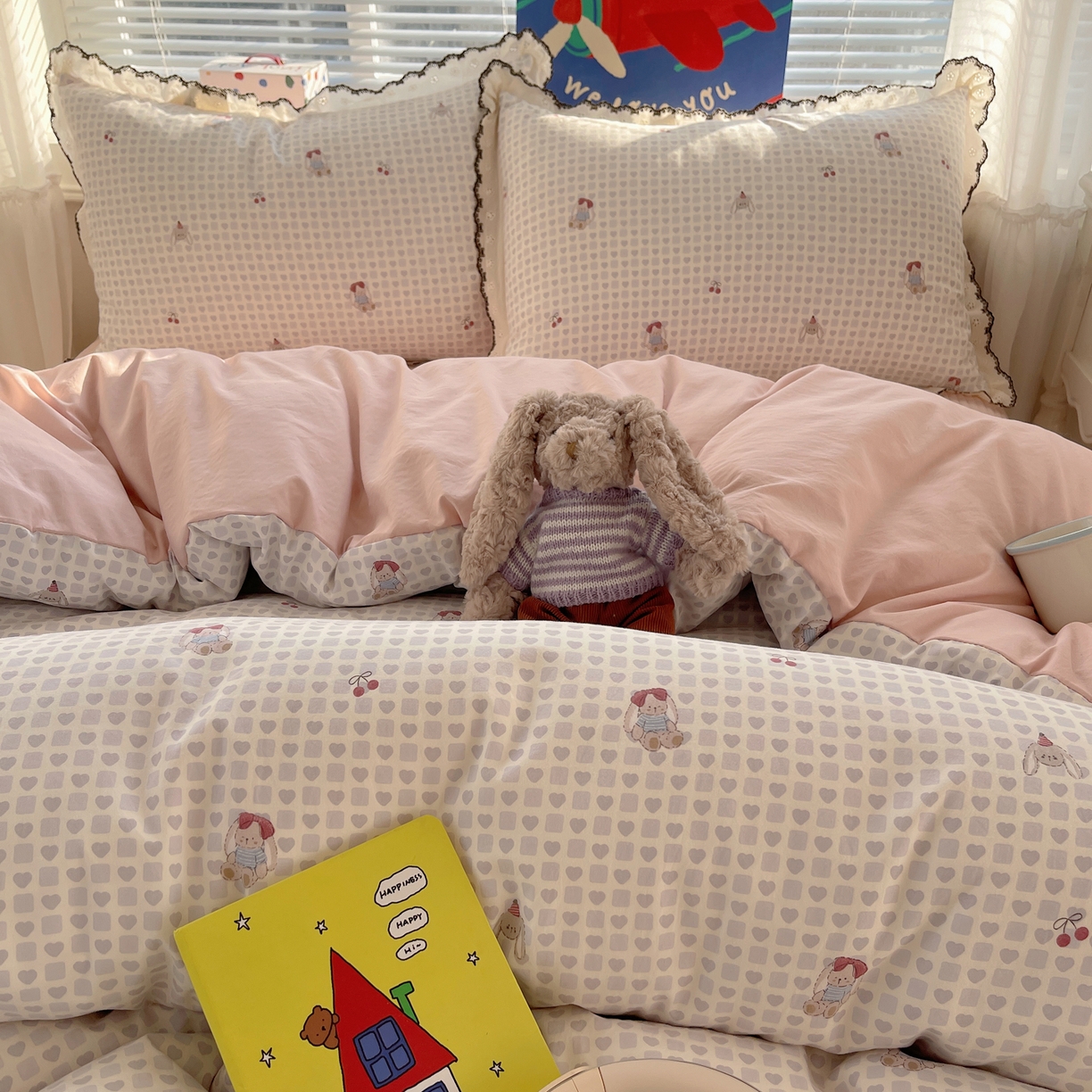 91家纺网 家纺一手货源 找家纺 花漾家居 2026小红书推荐款小清新刺绣花边款床单床盖款四件套新款 甜心小兔