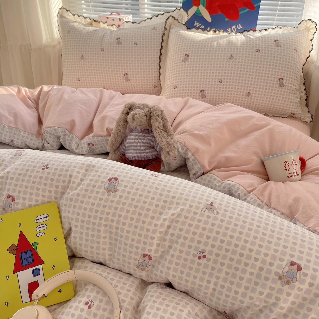 91家纺网 家纺一手货源 找家纺 花漾家居 2026小红书推荐款小清新刺绣花边款床单床盖款四件套新款 甜心小兔