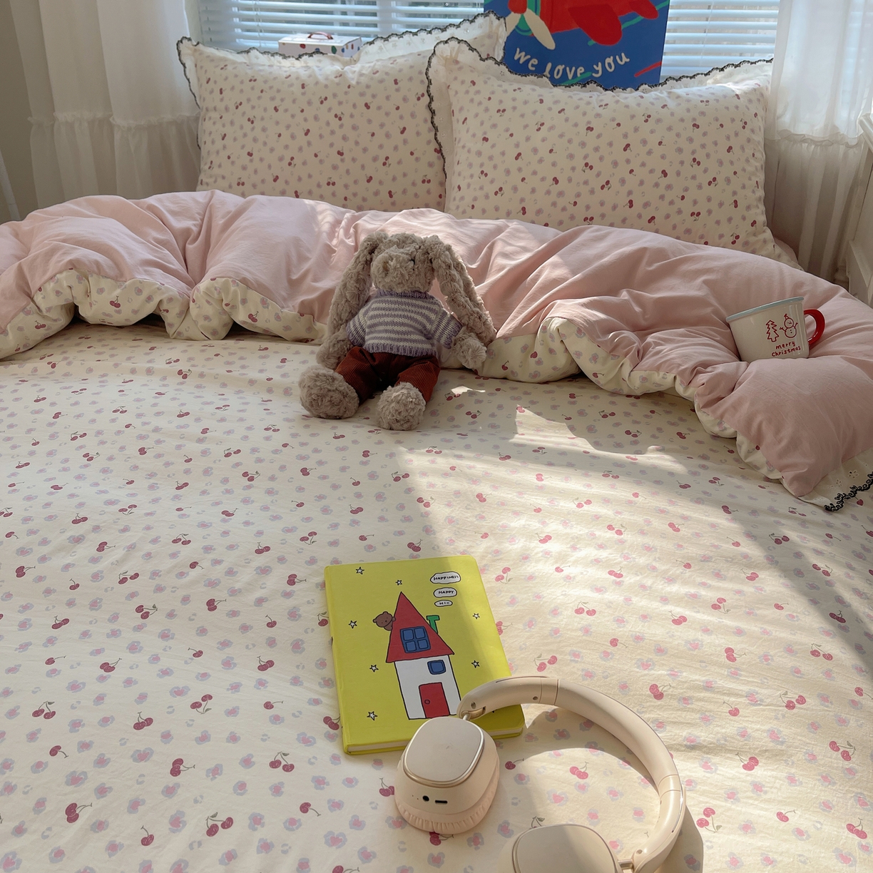 91家纺网 家纺一手货源 找家纺 花漾家居 2026小红书推荐款小清新刺绣花边款床单床盖款四件套新款 甜心樱桃