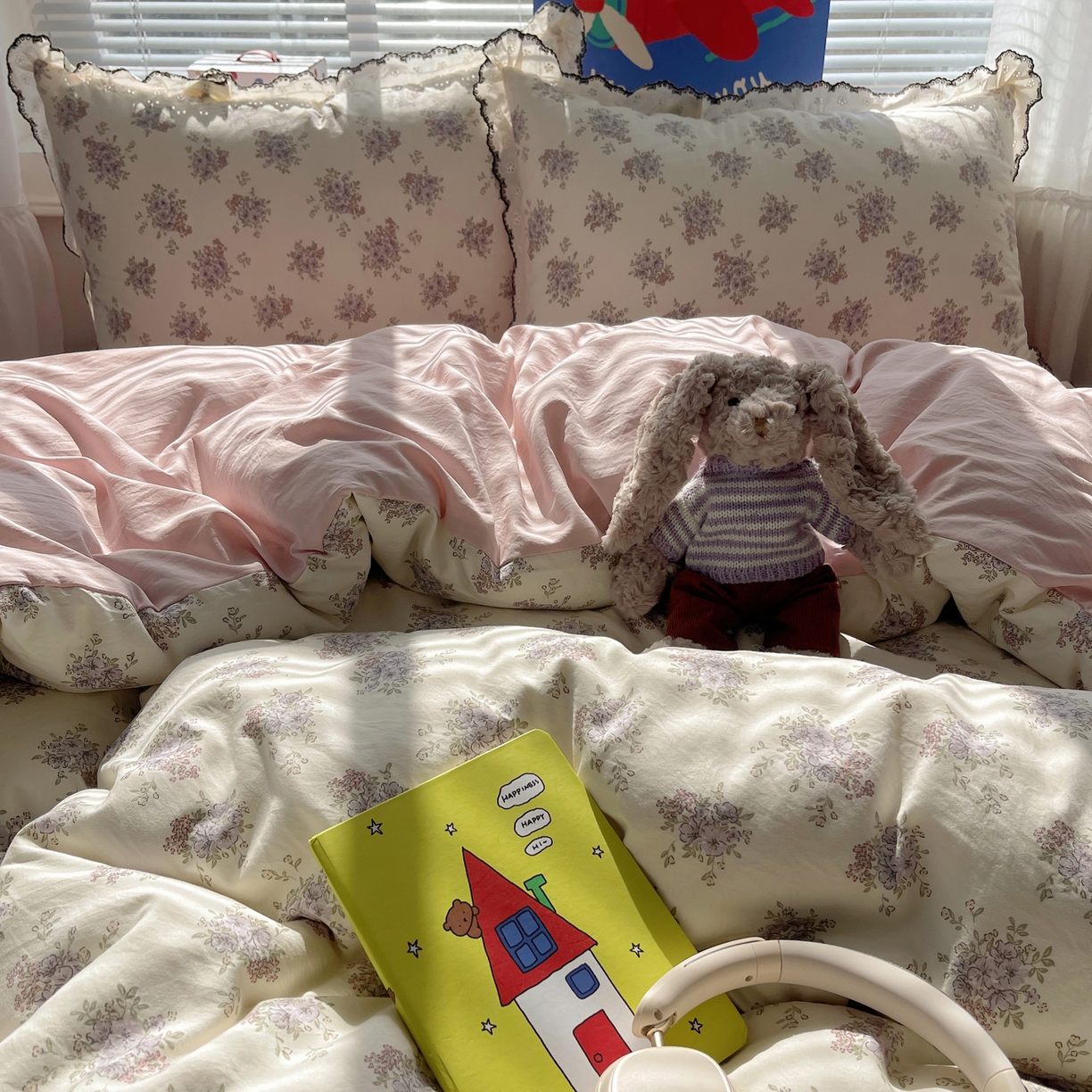 91家纺网 家纺一手货源 找家纺 花漾家居 2026小红书推荐款小清新刺绣花边款床单床盖款四件套新款 甜心紫调