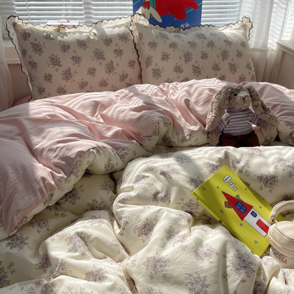 91家纺网 家纺一手货源 找家纺 花漾家居 2026小红书推荐款小清新刺绣花边款床单床盖款四件套新款 甜心紫调