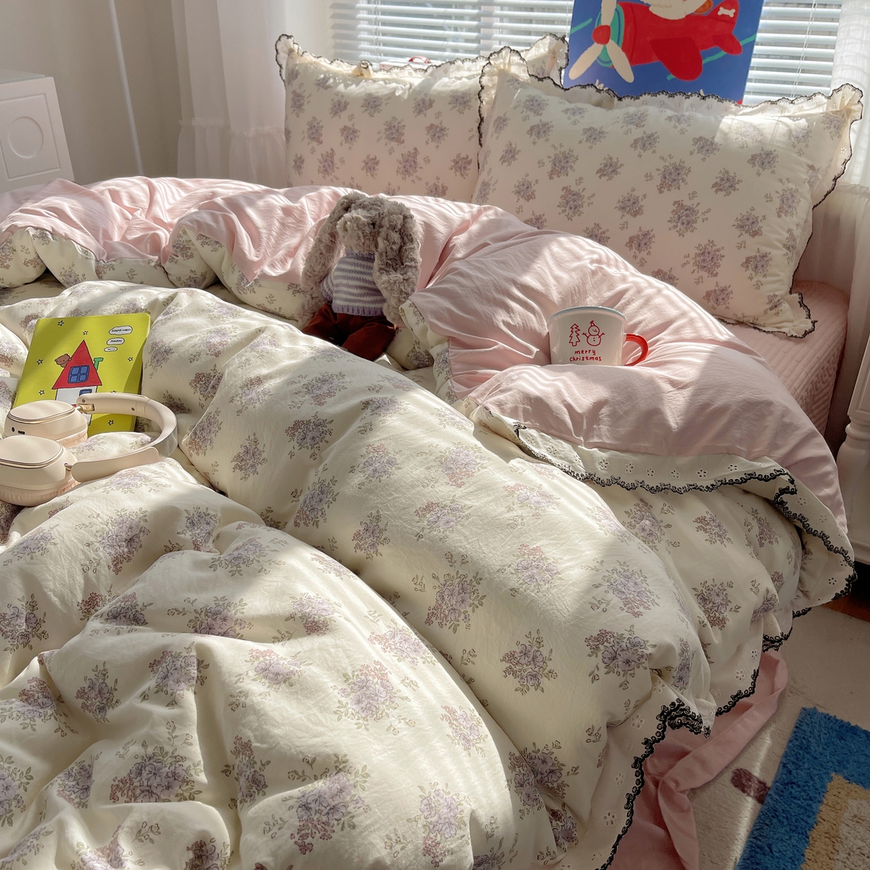 91家纺网 家纺一手货源 找家纺 花漾家居 2026小红书推荐款小清新刺绣花边款床单床盖款四件套新款 甜心紫调