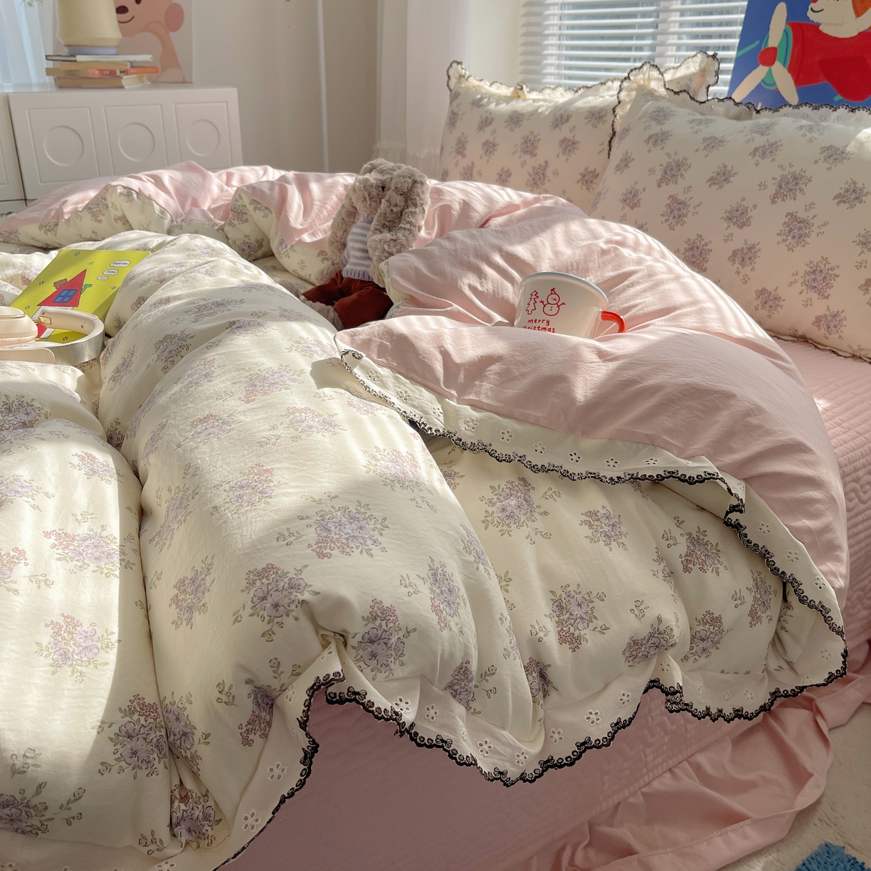 91家纺网 家纺一手货源 找家纺 花漾家居 2026小红书推荐款小清新刺绣花边款床单床盖款四件套新款 甜心紫调