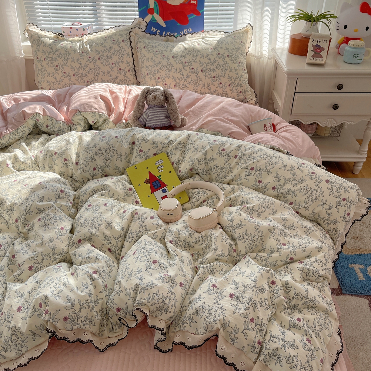 91家纺网 家纺一手货源 找家纺 花漾家居 2026小红书推荐款小清新刺绣花边款床单床盖款四件套新款 甜心紫藤