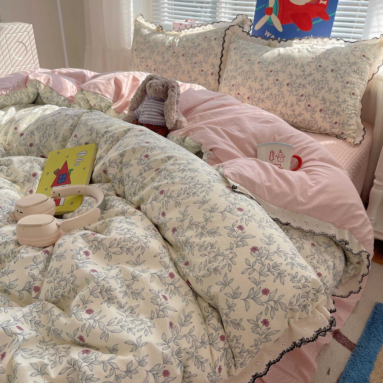 91家纺网 家纺一手货源 找家纺 花漾家居 2026小红书推荐款小清新刺绣花边款床单床盖款四件套新款 甜心紫藤