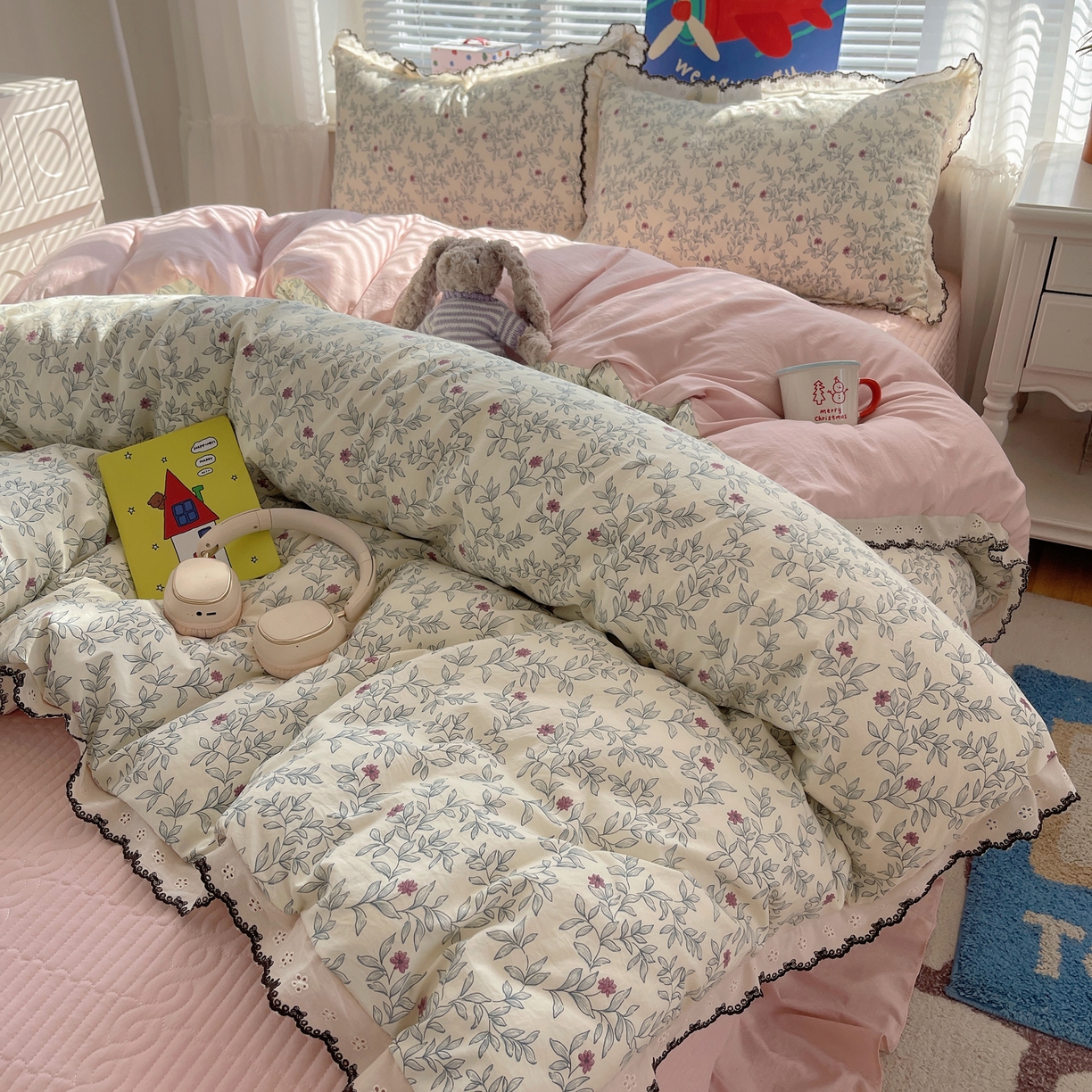 91家纺网 家纺一手货源 找家纺 花漾家居 2026小红书推荐款小清新刺绣花边款床单床盖款四件套新款 甜心紫藤