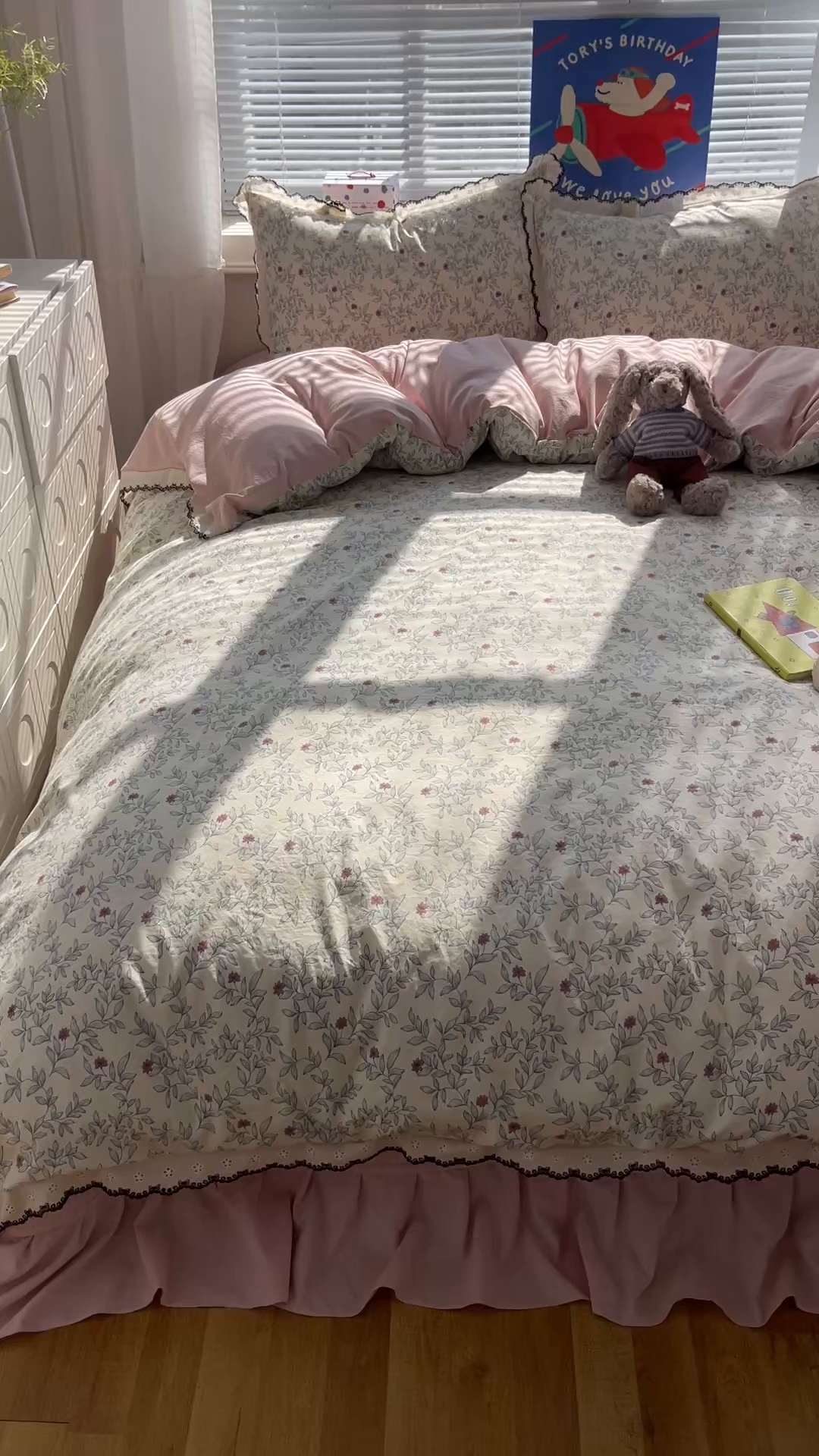 91家纺网 家纺一手货源 找家纺 花漾家居 2026小红书推荐款小清新刺绣花边款床单床盖款四件套新款 甜心紫藤