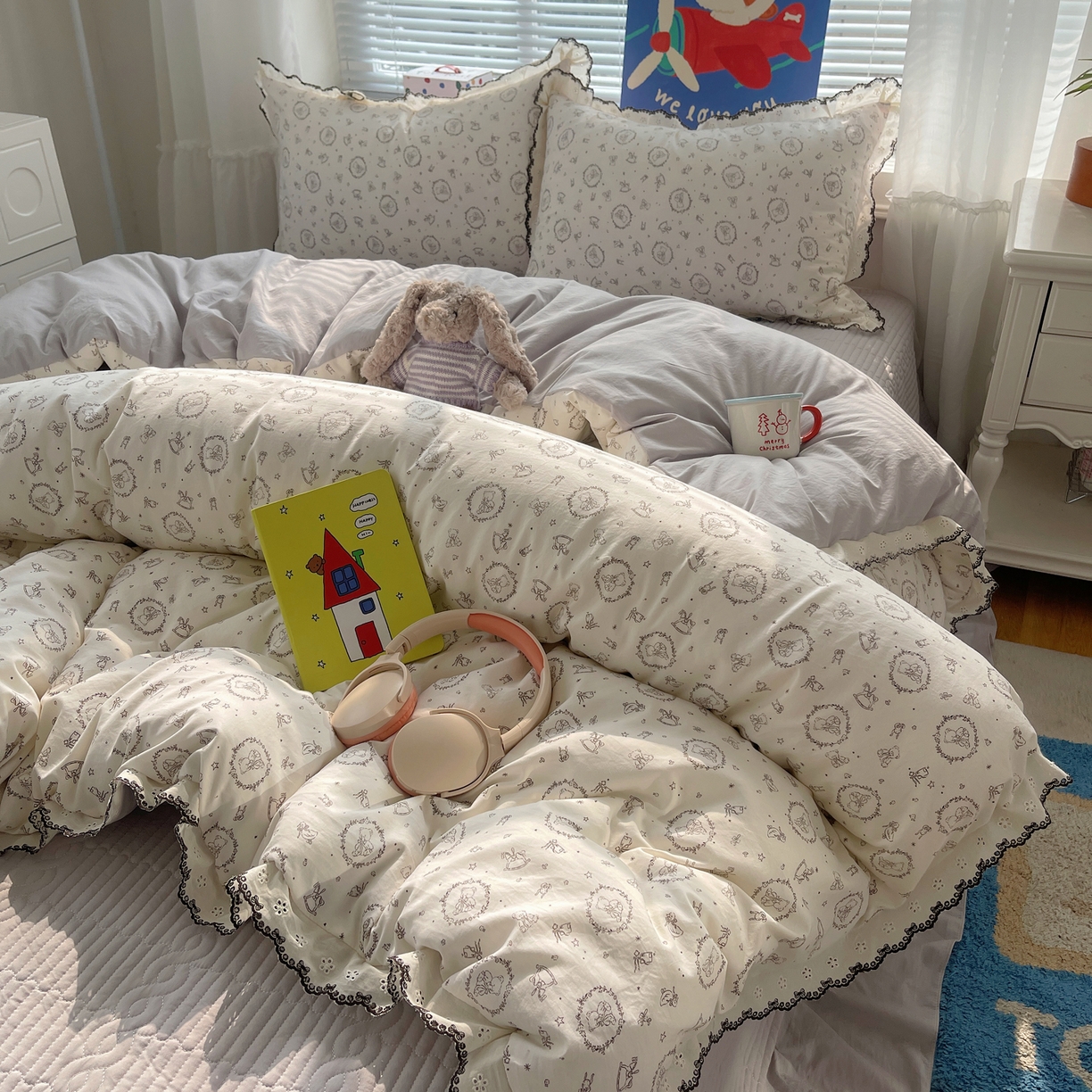 91家纺网 家纺一手货源 找家纺 花漾家居 2026小红书推荐款小清新刺绣花边款床单床盖款四件套新款 童话世界