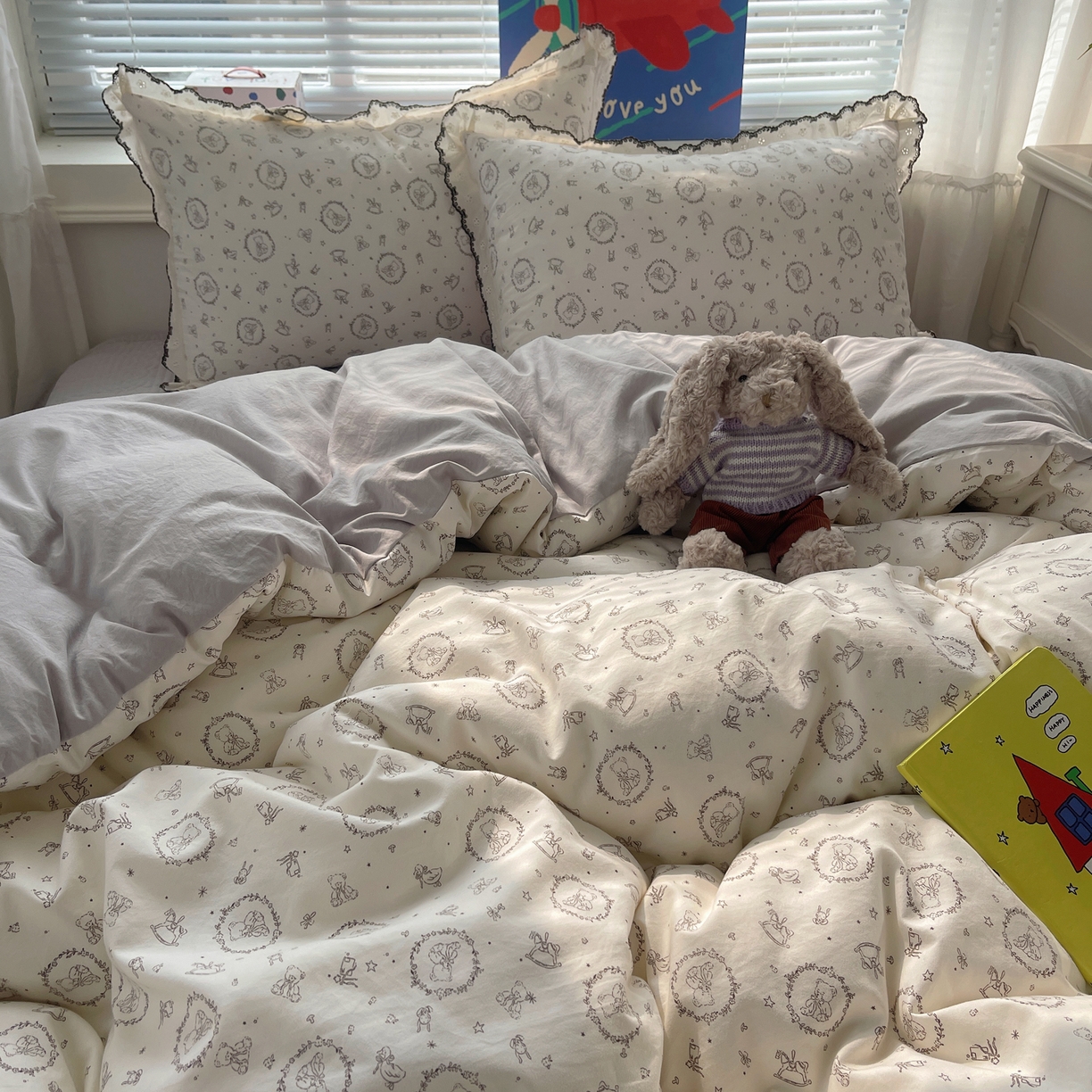 91家纺网 家纺一手货源 找家纺 花漾家居 2026小红书推荐款小清新刺绣花边款床单床盖款四件套新款 童话世界