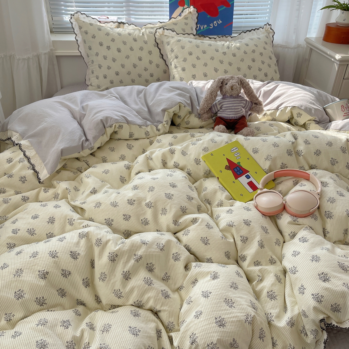 91家纺网 家纺一手货源 找家纺 花漾家居 2026小红书推荐款小清新刺绣花边款床单床盖款四件套新款 晚香