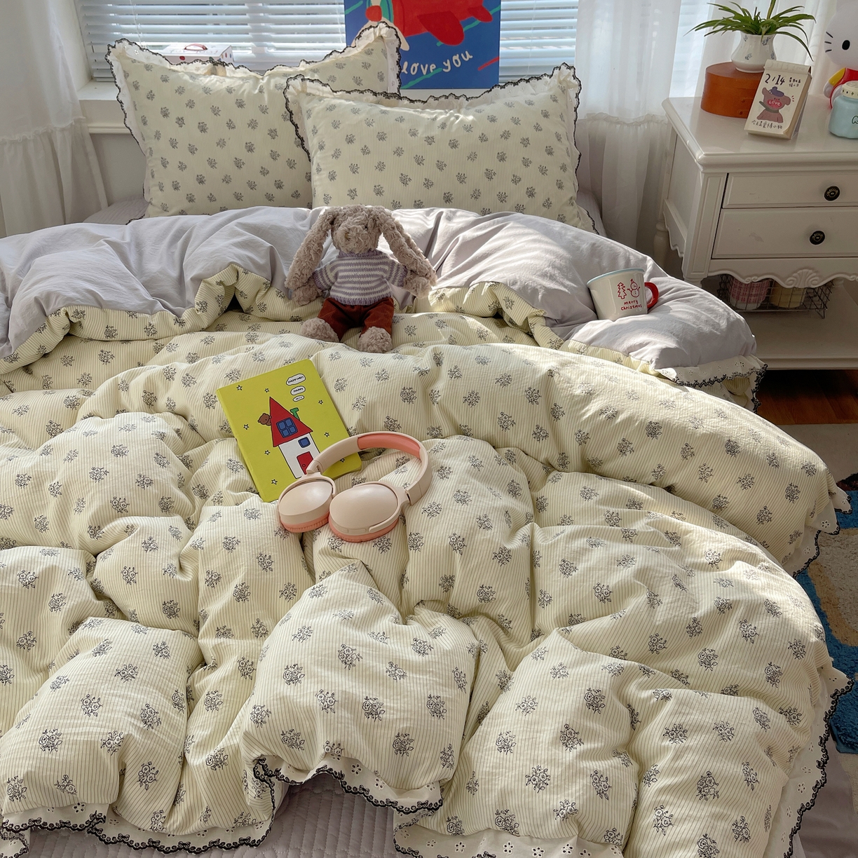 91家纺网 家纺一手货源 找家纺 花漾家居 2026小红书推荐款小清新刺绣花边款床单床盖款四件套新款 晚香