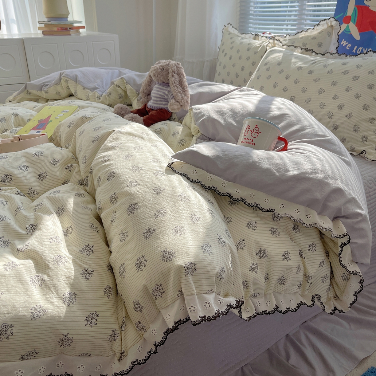 91家纺网 家纺一手货源 找家纺 花漾家居 2026小红书推荐款小清新刺绣花边款床单床盖款四件套新款 晚香