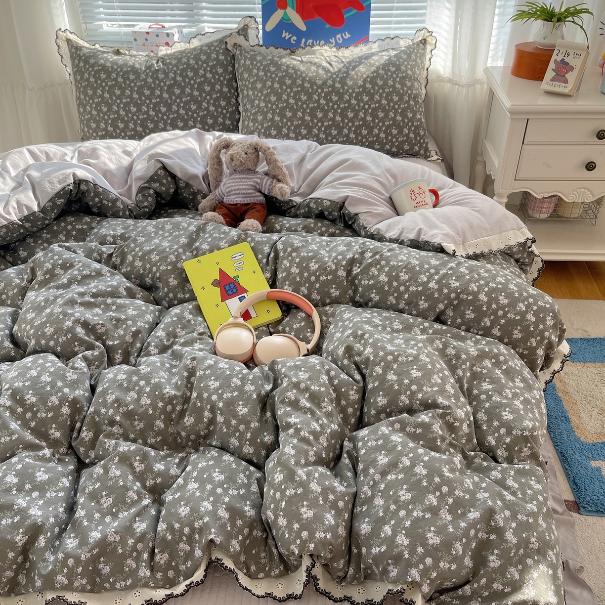 91家纺网 家纺一手货源 找家纺 花漾家居 2026小红书推荐款小清新刺绣花边款床单床盖款四件套新款 夜来香