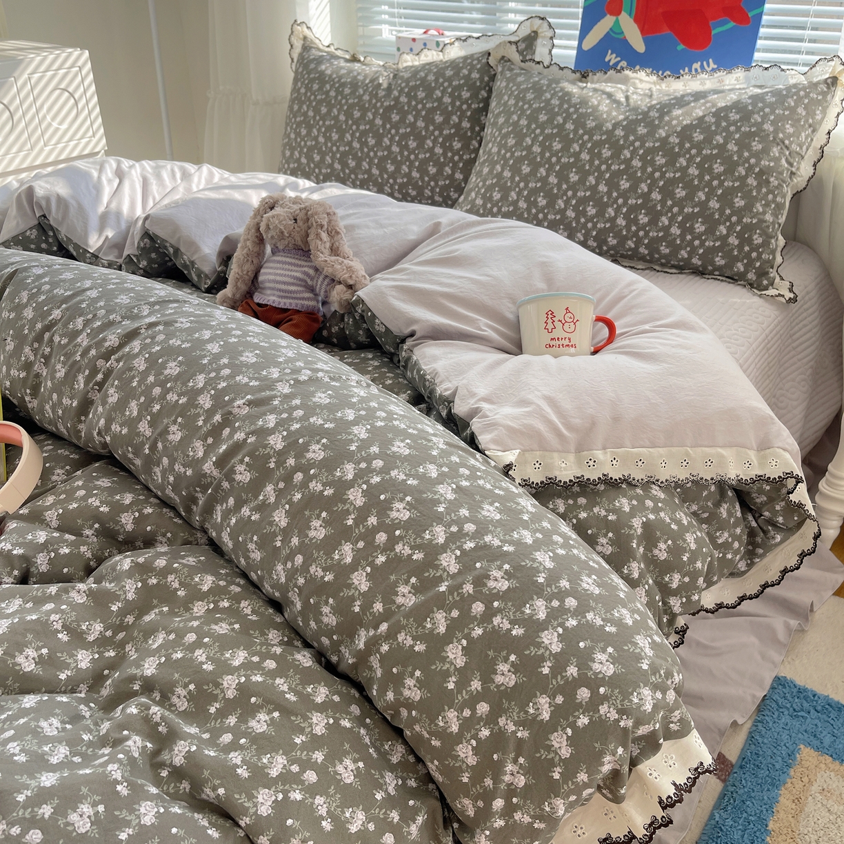 91家纺网 家纺一手货源 找家纺 花漾家居 2026小红书推荐款小清新刺绣花边款床单床盖款四件套新款 夜来香