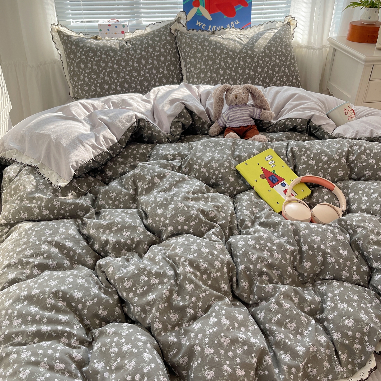 91家纺网 家纺一手货源 找家纺 花漾家居 2026小红书推荐款小清新刺绣花边款床单床盖款四件套新款 夜来香