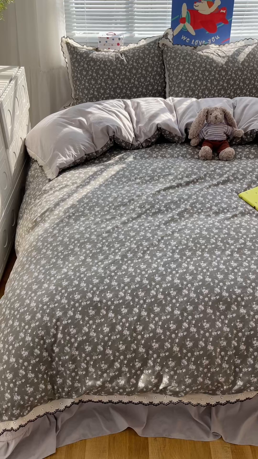 91家纺网 家纺一手货源 找家纺 花漾家居 2026小红书推荐款小清新刺绣花边款床单床盖款四件套新款 夜来香