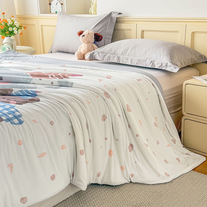 91家纺网 家纺一手货源 找家纺 米乐被业 2026新款大板氨纶凉感夏被被子被芯 快乐家族