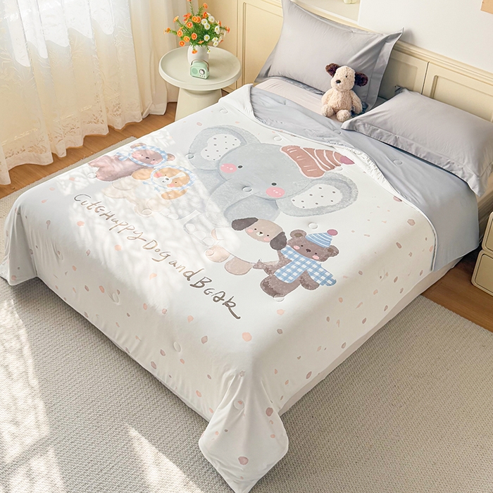 91家纺网 家纺一手货源 找家纺 米乐被业 2026新款大板氨纶凉感夏被被子被芯 快乐家族