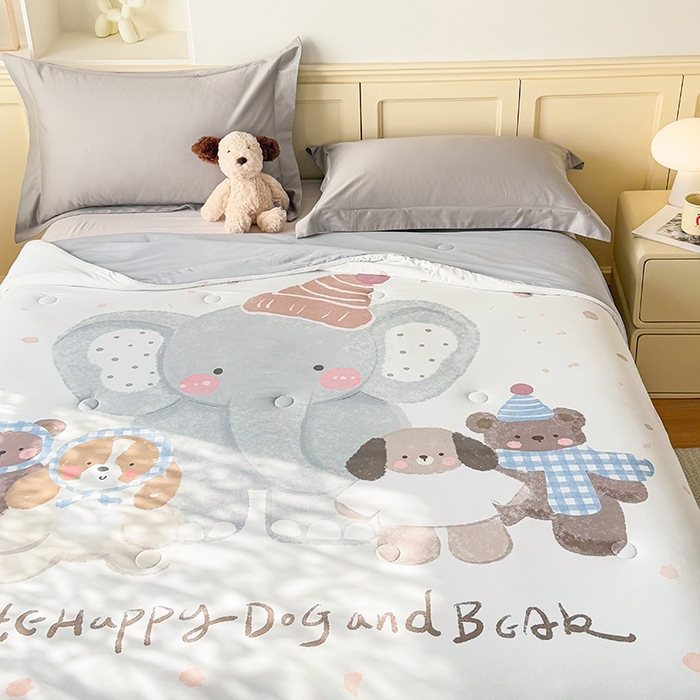 91家纺网 家纺一手货源 找家纺 米乐被业 2026新款大板氨纶凉感夏被被子被芯 快乐家族