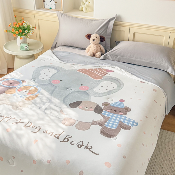 91家纺网 家纺一手货源 找家纺 米乐被业 2026新款大板氨纶凉感夏被被子被芯 快乐家族