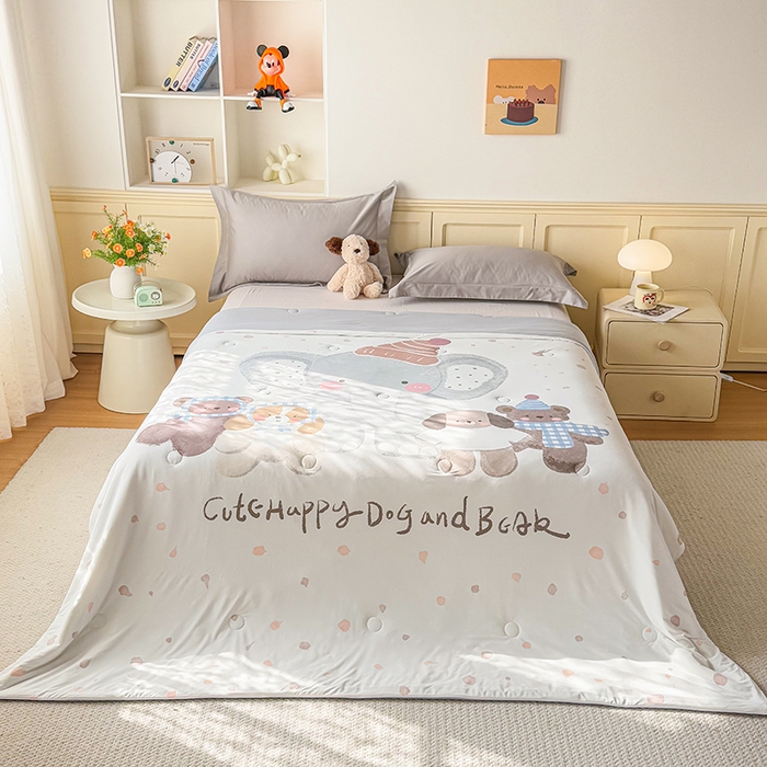 91家纺网 家纺一手货源 找家纺 米乐被业 2026新款大板氨纶凉感夏被被子被芯 快乐家族