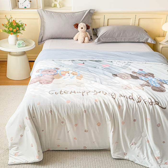 91家纺网 家纺一手货源 找家纺 米乐被业 2026新款大板氨纶凉感夏被被子被芯 快乐家族