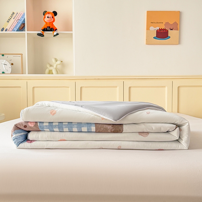 91家纺网 家纺一手货源 找家纺 米乐被业 2026新款大板氨纶凉感夏被被子被芯 快乐家族