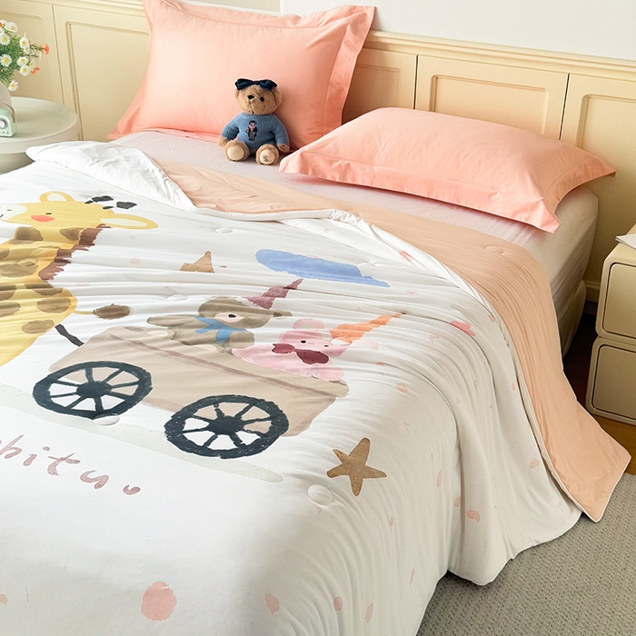 91家纺网 家纺一手货源 找家纺 米乐被业 2026新款大板氨纶凉感夏被被子被芯 快乐长颈鹿