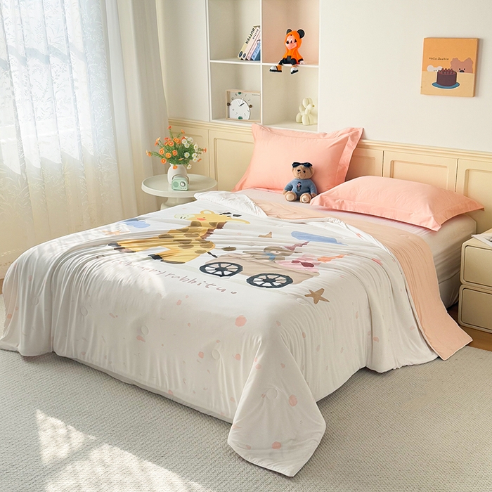 91家纺网 家纺一手货源 找家纺 米乐被业 2026新款大板氨纶凉感夏被被子被芯 快乐长颈鹿