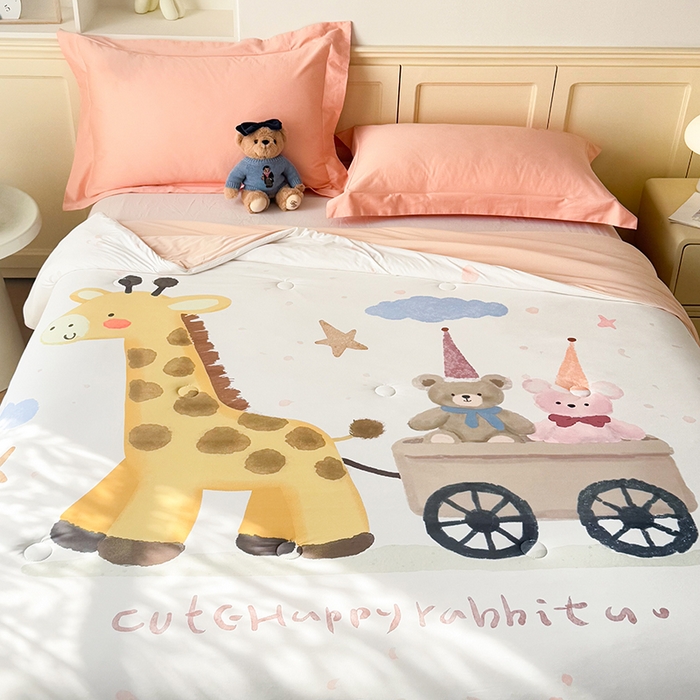 91家纺网 家纺一手货源 找家纺 米乐被业 2026新款大板氨纶凉感夏被被子被芯 快乐长颈鹿