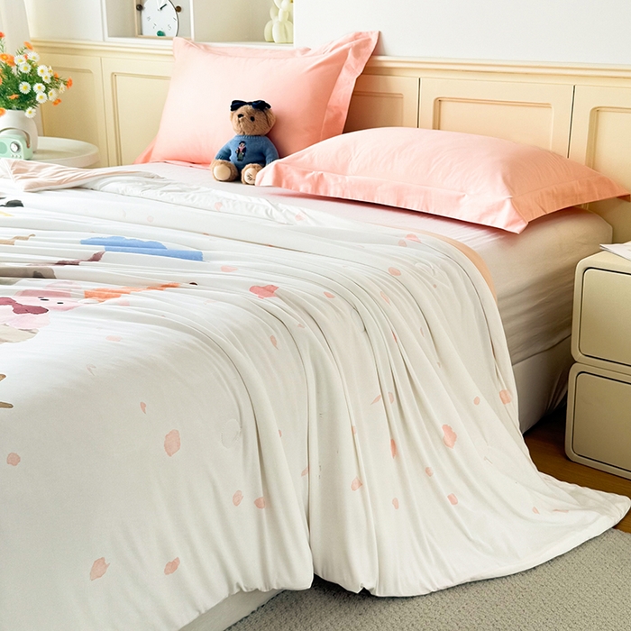 91家纺网 家纺一手货源 找家纺 米乐被业 2026新款大板氨纶凉感夏被被子被芯 快乐长颈鹿