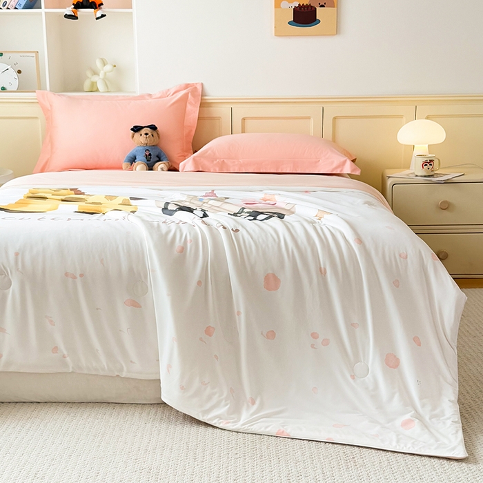 91家纺网 家纺一手货源 找家纺 米乐被业 2026新款大板氨纶凉感夏被被子被芯 快乐长颈鹿