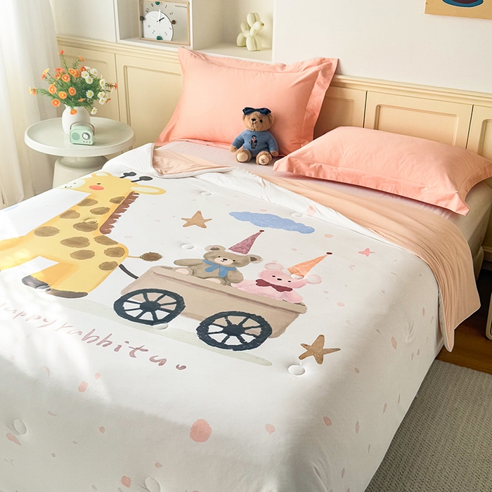 91家纺网 家纺一手货源 找家纺 米乐被业 2026新款大板氨纶凉感夏被被子被芯 快乐长颈鹿